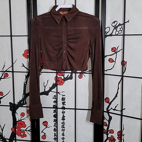 Beige Botany Cropped Slinky Brown Ruched Button Up - Picture 2 of 7